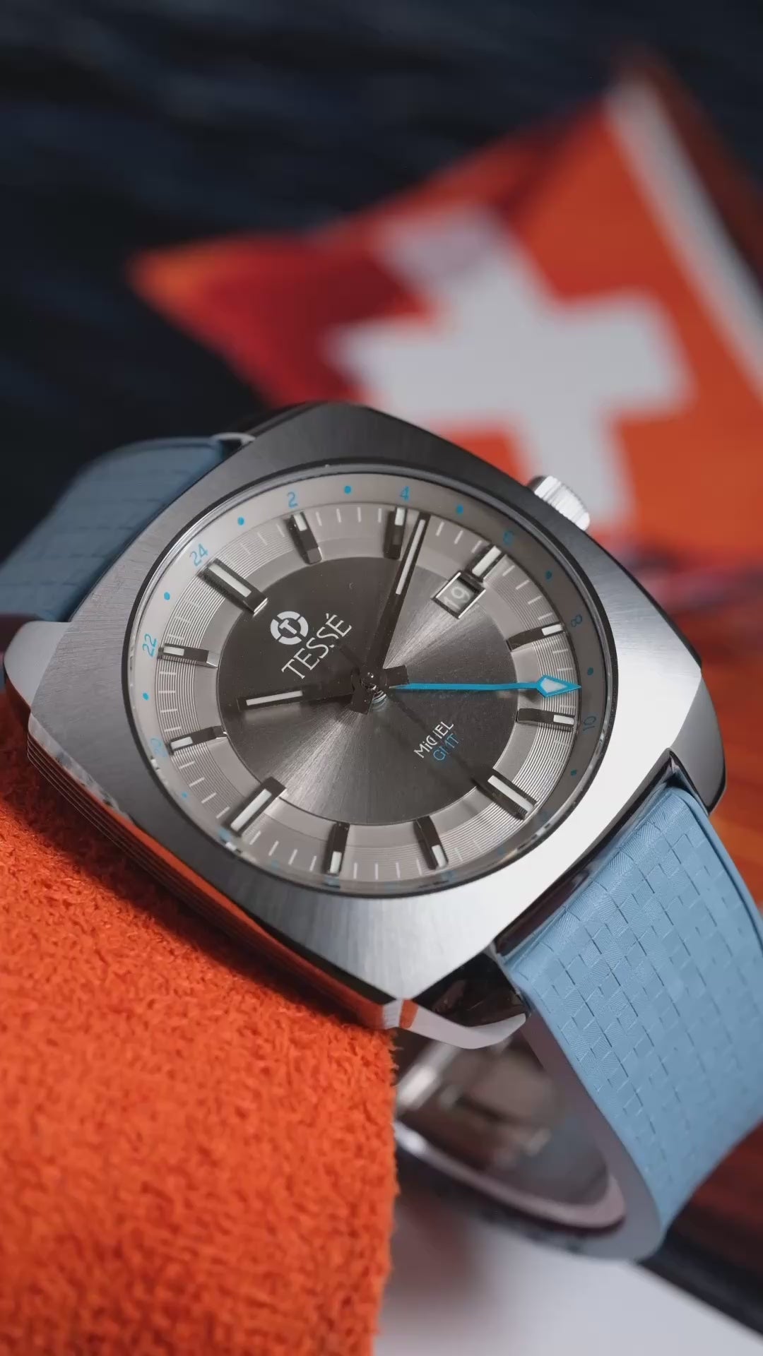 マイケルです！ Michel GMT - Azure Signal – Tessé Watches